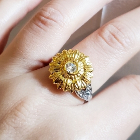 Jewelry - NWOT Sunflower Ring